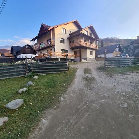 ホテル Casa Bujor De Munte Dragoslavele エクステリア 写真