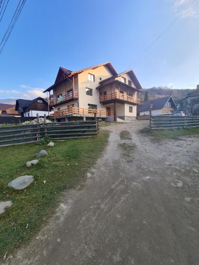 ホテル Casa Bujor De Munte Dragoslavele エクステリア 写真